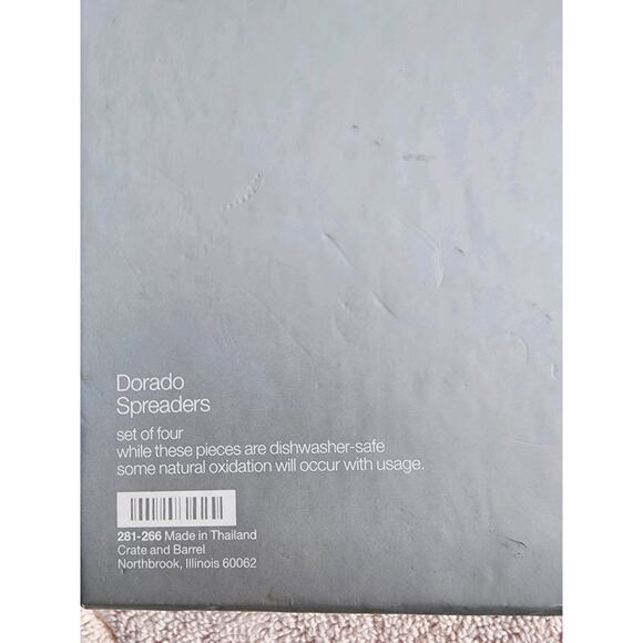 NEW CRATE & BARREL DORADO FLATWARE FOUR SPREADER KNIVES IN BOX HOSTING QUIET LUX - Picture 2 of 8